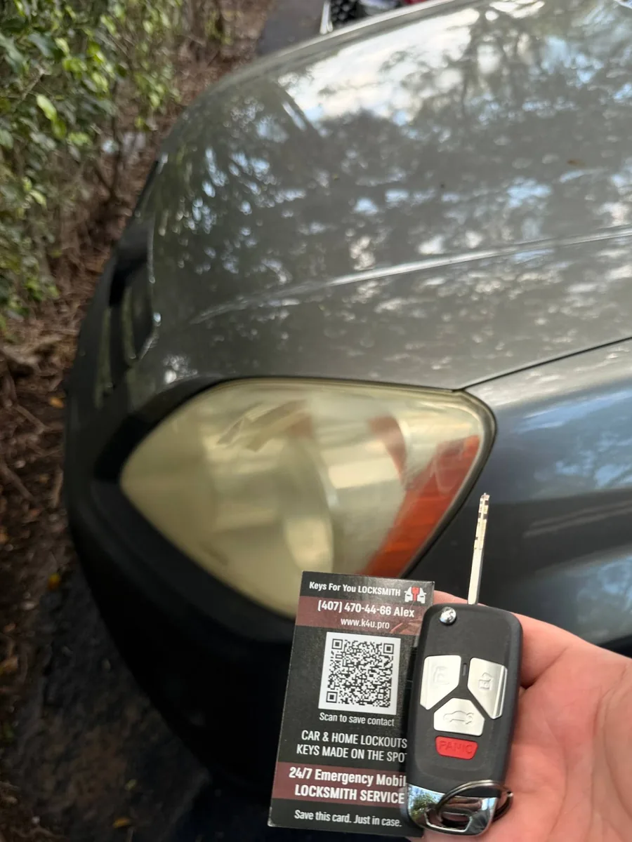 Honda CR-V emergency unlock, new key creation and programming in Delray Beach by Keys For You Locksmith