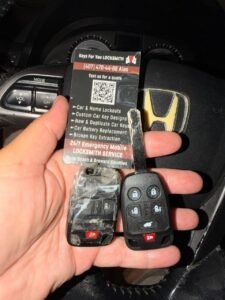 Mobile locksmith replacing Honda car key in Boca Raton