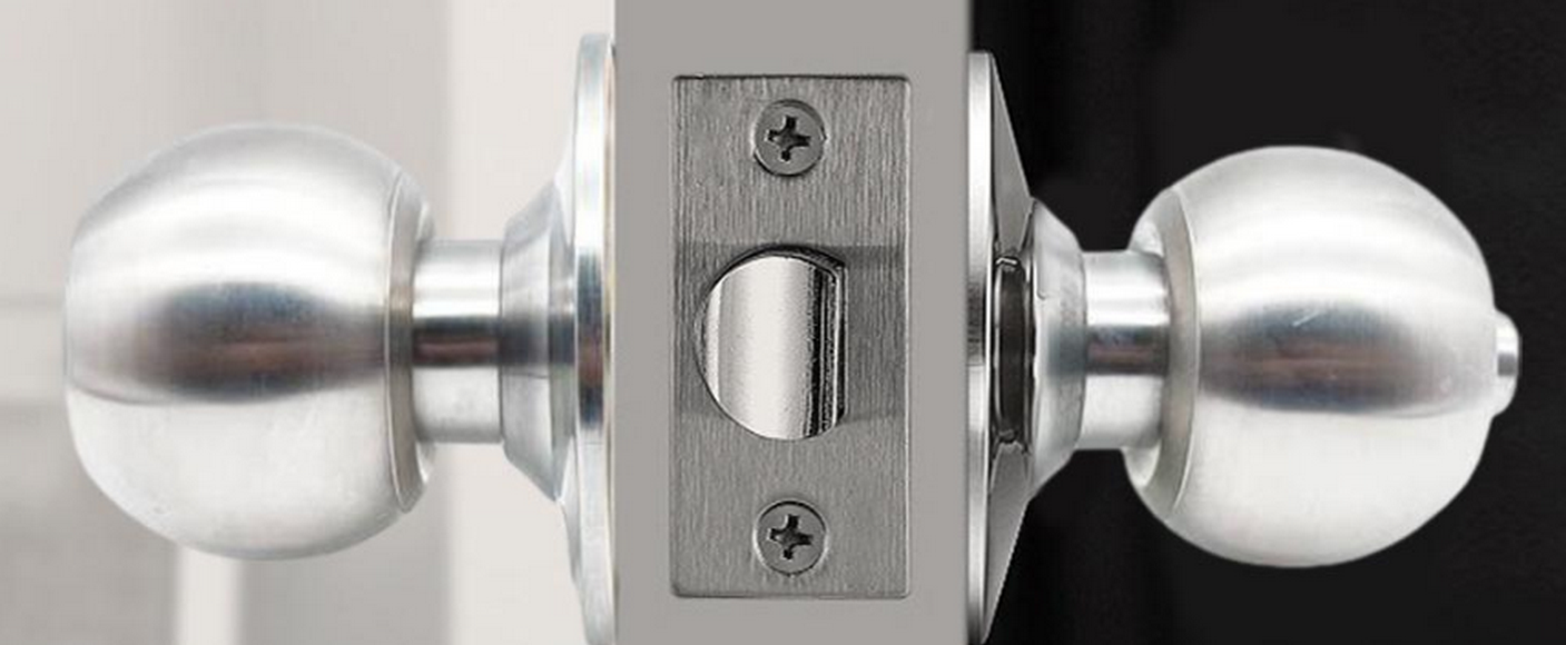 Professional residential locksmith helping with a house lockout in Palm Beach & Broward County